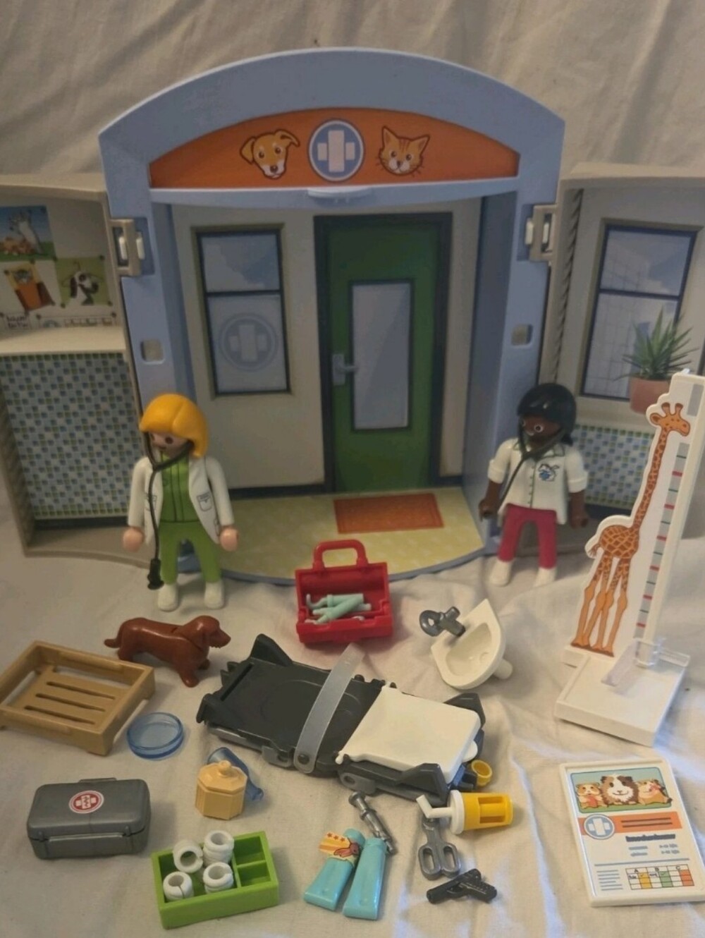 Playmobil City Life Vet Clinic Playset Play Box 70309 Preowned